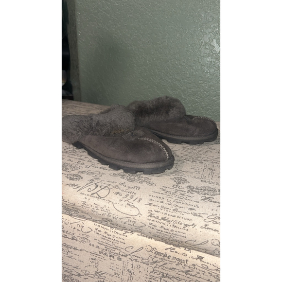 Women's UGG Gray Suede Fur Lined Slippers Size 6 - Picture 5 of 5